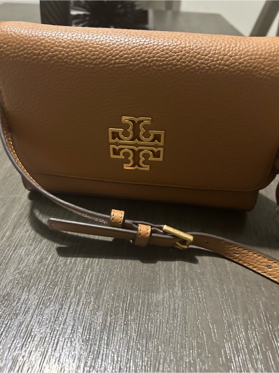 Tory Burch Handbags - Tory Burch Caramel Pebbled Leather Crossbody with Gold Logo